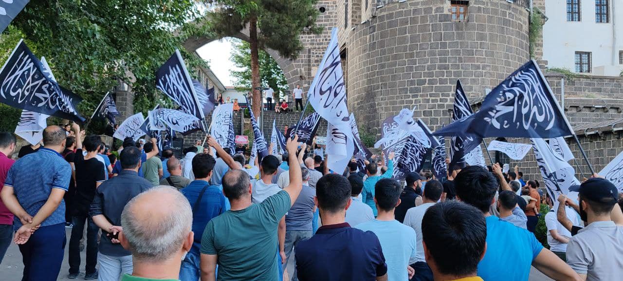 Köklü-Değişim-Diyarbakır’da-Basın-Açıklaması,-Gazze-Sahipsizliğin-Enkazı-Altında-Ölüyor-4.jpg