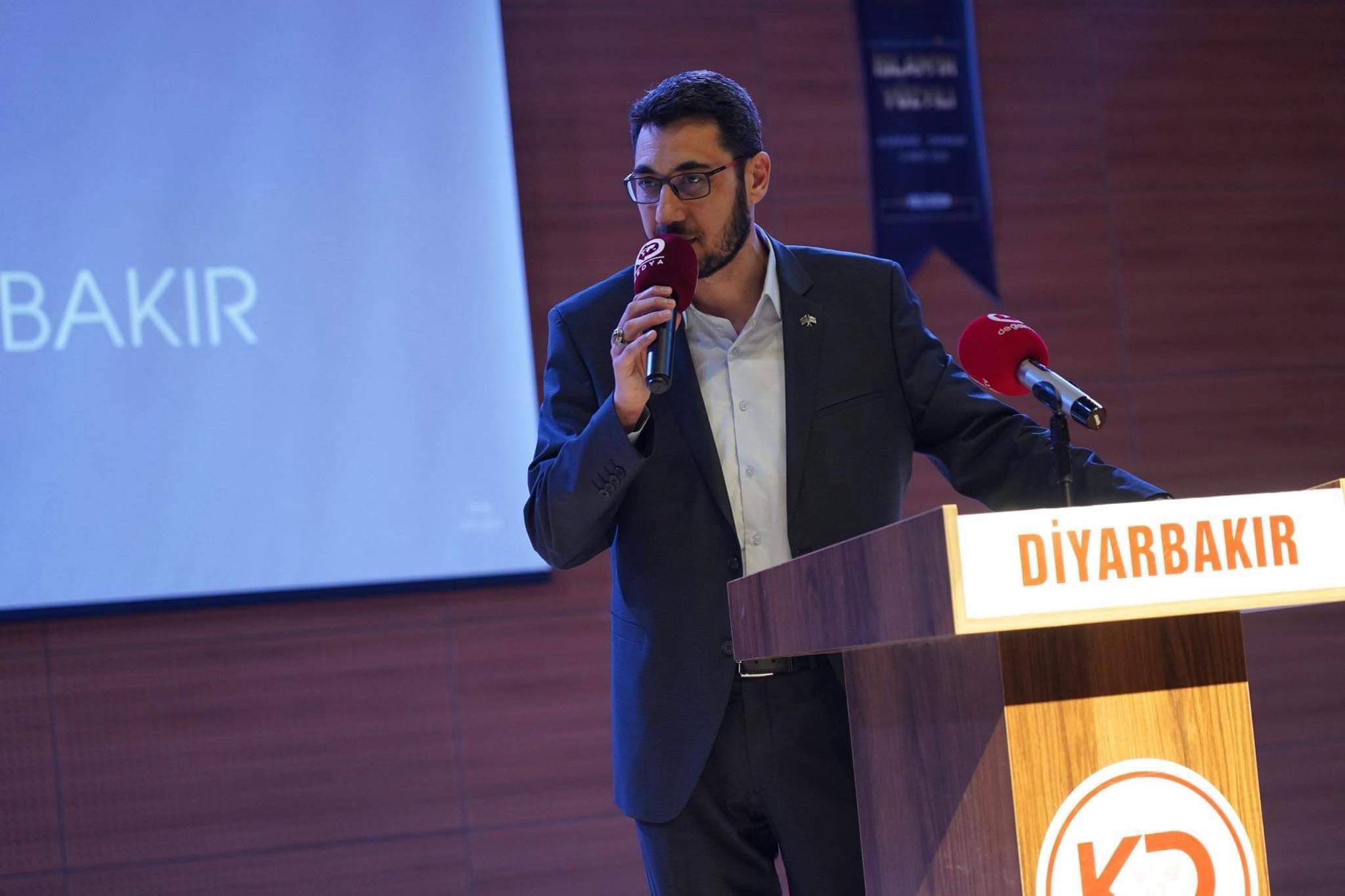 Köklü Değişim, Diyarbakır’da Düzenlediği Konferansta “Hilafet”i Konuştu-Abdullah İmamoğlu.jpeg