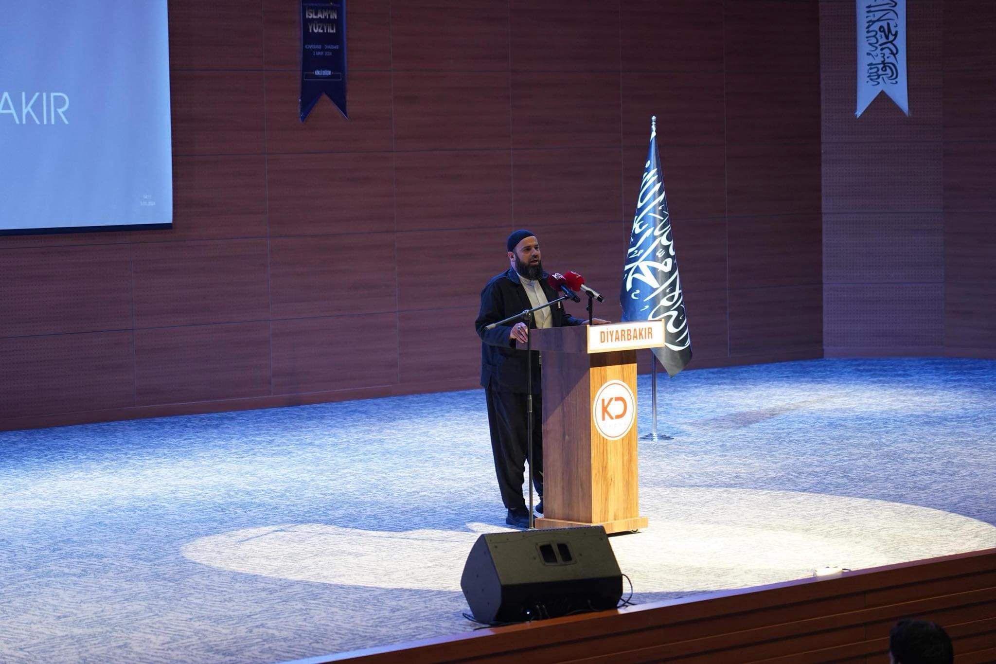 Köklü Değişim, Diyarbakır’da Düzenlediği Konferansta “Hilafet”i Konuştu-Nihat Çam.jpeg