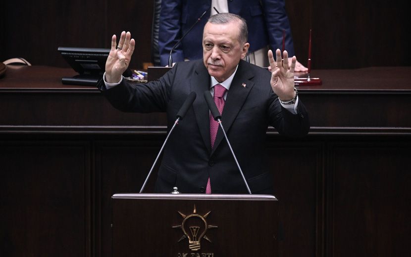 Erdoğan’dan Deprem Eleştirilerine Yanıt: “Yetişebilmemiz Mümkün Değildi”