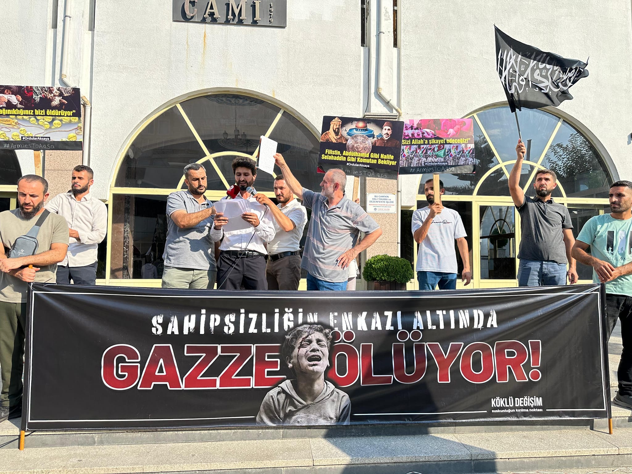 Köklü Değişim,Gazze Sahipsizliğin Enkazı Altında Ölüyor Mersin-2 .jpg