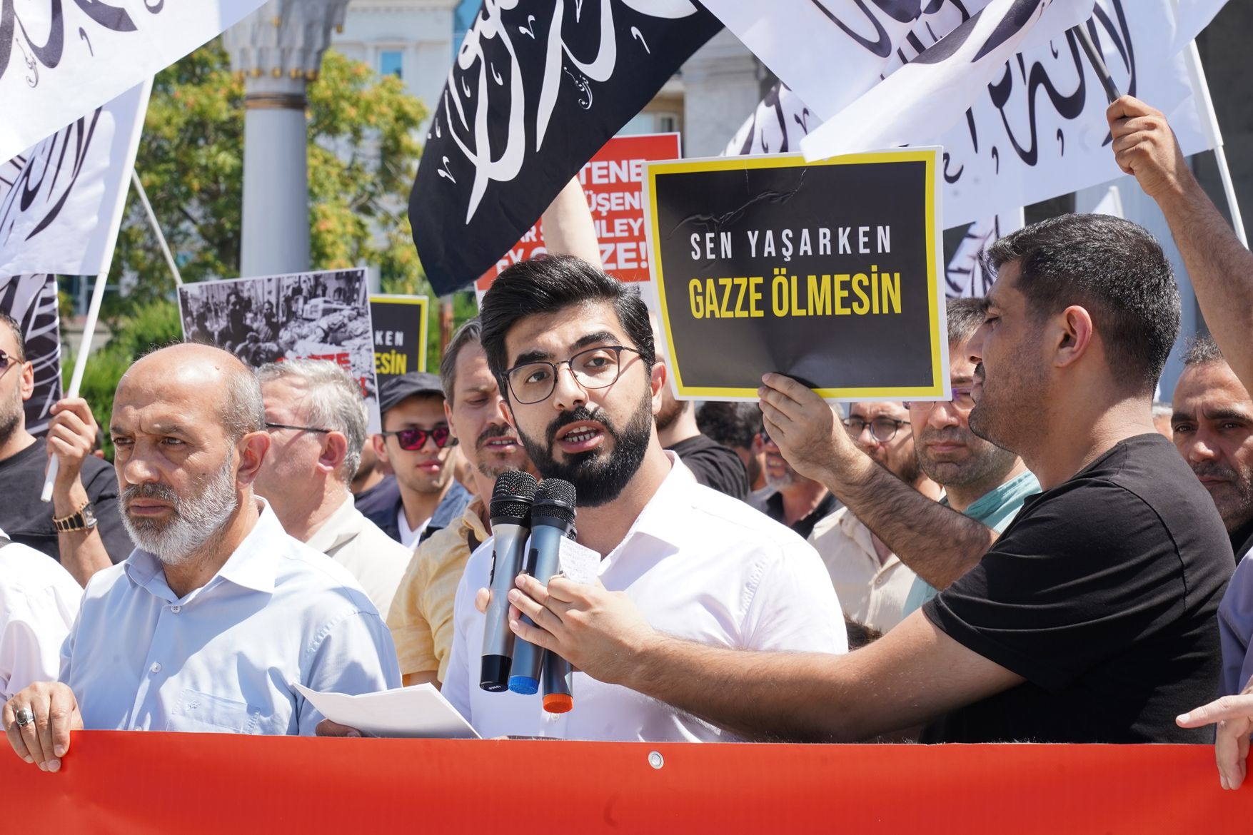 Köklü Değişim,“Gazze’yi Yöneticilerin İhaneti Öldürüyor!”Ankara Basın Açıklaması-4.jpg