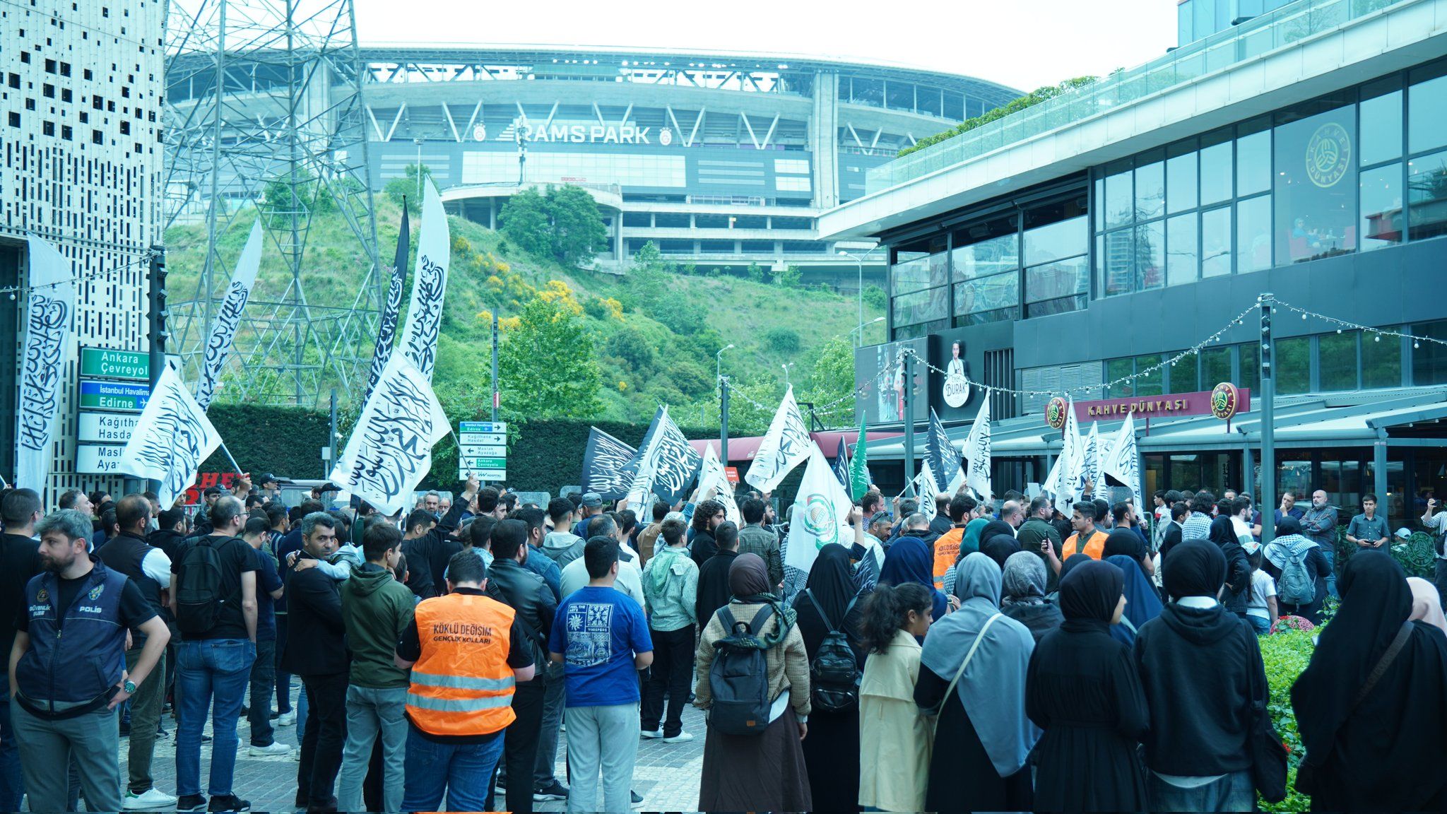 Köklü Değişim Gençlik Kolları,SOCAR Protestosu.jpeg