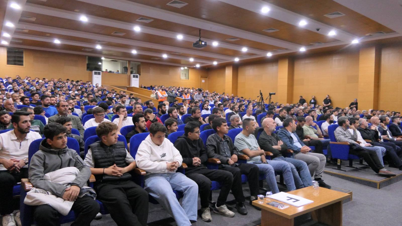 Köklü Değişim Gençlk Kolları, Fetih Konferansı.jpg