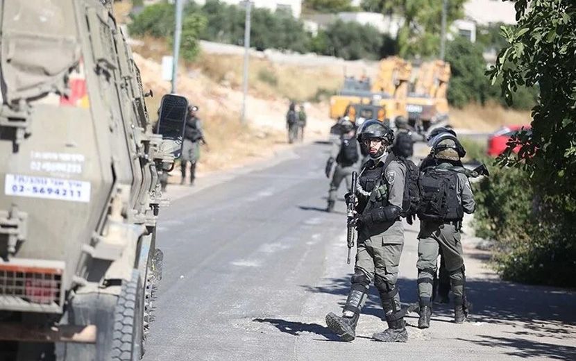 İşgalci “İsrail” Eriha’daki Baskında 10 Müslümanı Yaraladı