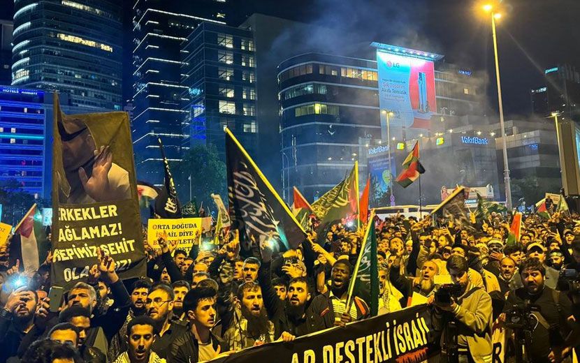 İşgalci “İsrail”, İstanbul’daki Konsolosluğu Önünde Lanetlendi