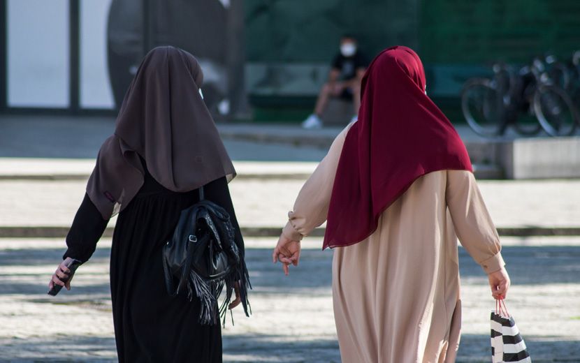 İslam Düşmanı Fransa’da Tesettür Yasağı Danıştay Kararı İle Kesinleşti