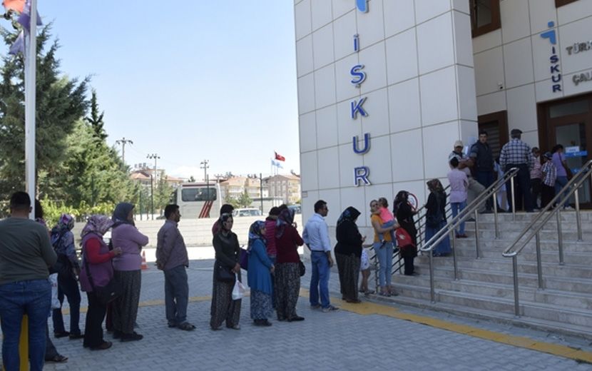 İşsizlik Nisan'da Yükselişte 