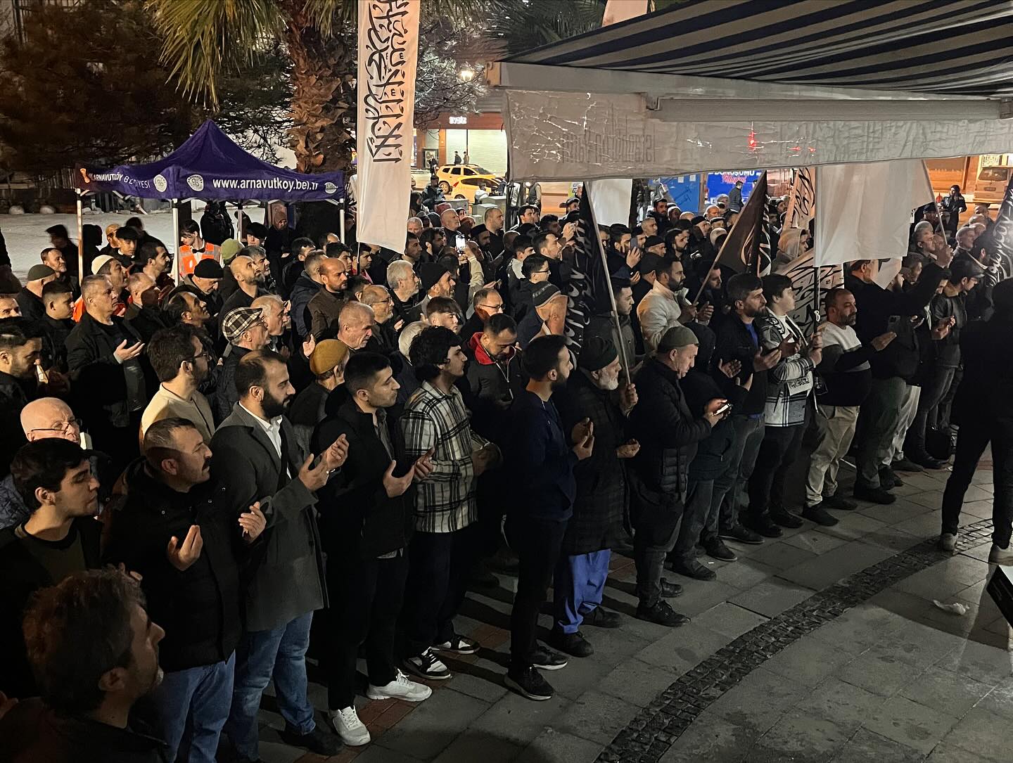 Köklü Değişim, İstanbul’da 3 Noktada Filistin İçin Duaya Durdu.jpg