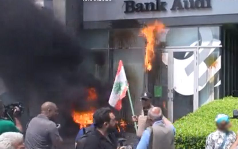 Lübnan’da Siyasi ve Ekonomik Krizler Nedeniyle Halk Ayaklandı