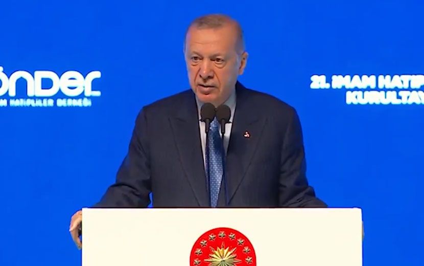 Erdoğan: “Teğmenler Kılıç Çektiler. Siz Bu Kılıçları Kime Çekiyorsunuz?”