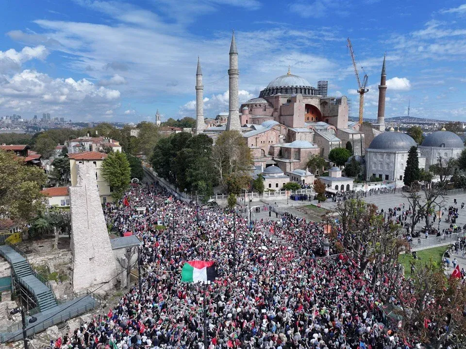 Köklü-Değişim,Türkiye,-Gazzeli-Müslümanlar-İçin-Ayakta.-İstanbul.jpg
