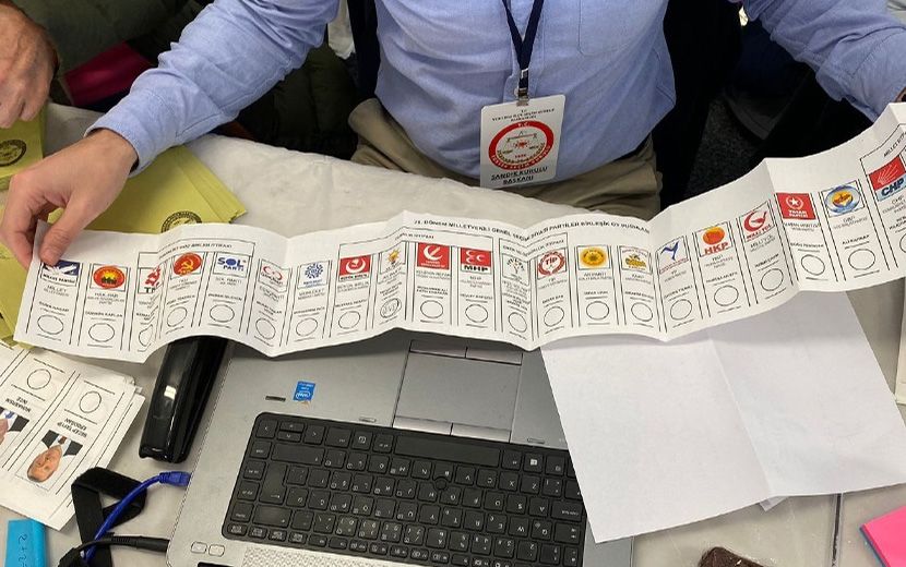 Yurt Dışı Oy Pusulası Mühürlü Çıktı: Suç Duyurusunda Bulunulacak