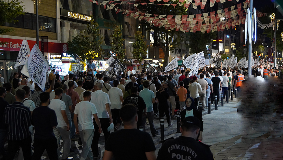 Köklü değişim Gazzeyi ikiyüzlülük ve ihanet öldürüyor istanbul ümraniye yürüyüş.png