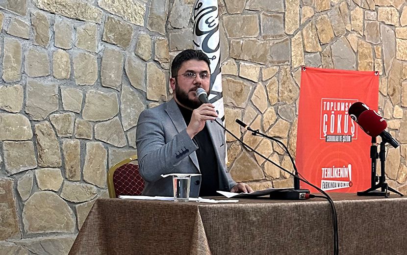 Köklü değişim adana Hizbut Tahrir Türkiye Toplumsal çöküş konferansı aziz terzi.jpg