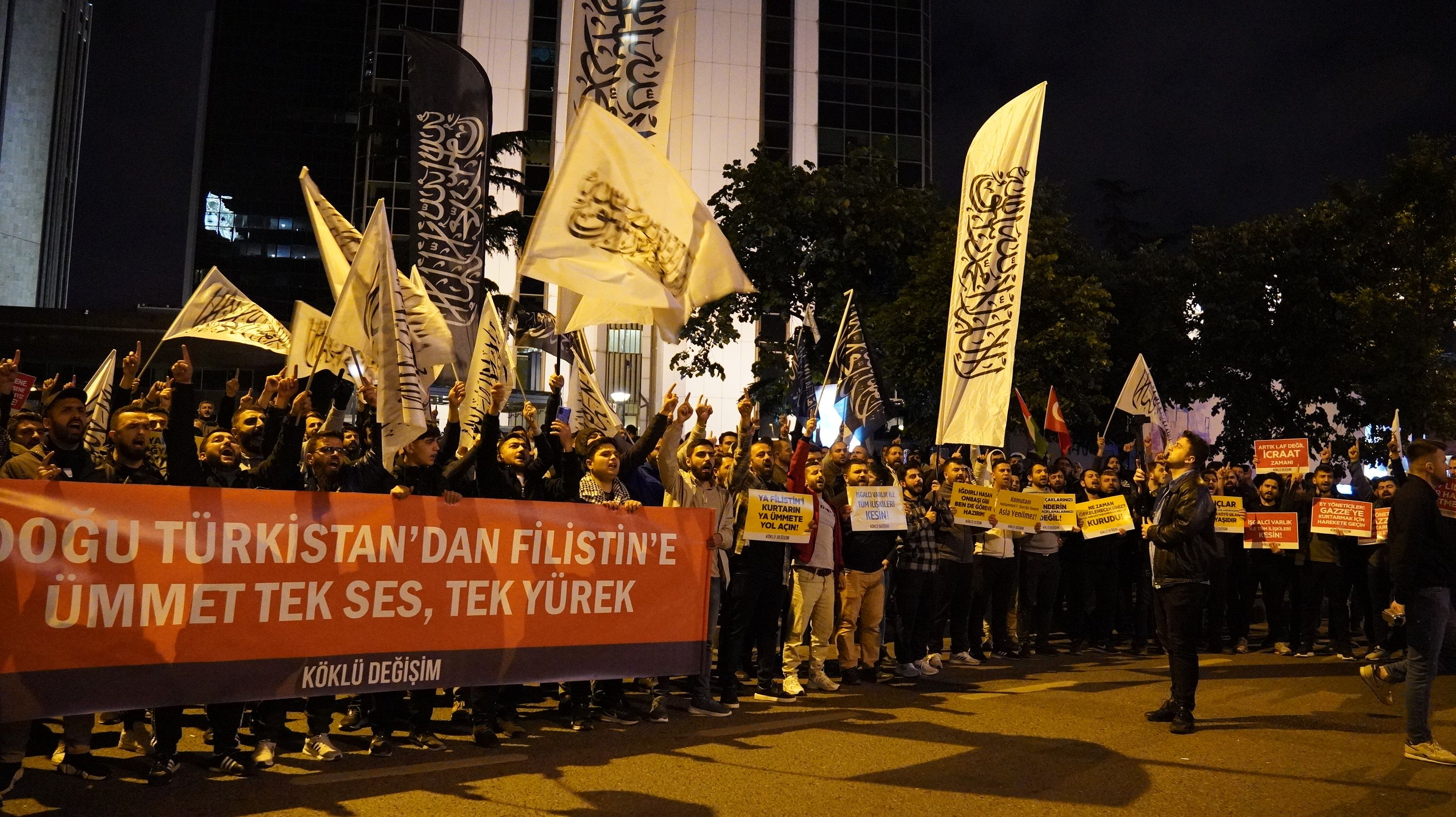 Köklü değişim refahta katliam var istanbul levent israil konsolosluğu protesto 1.JPG