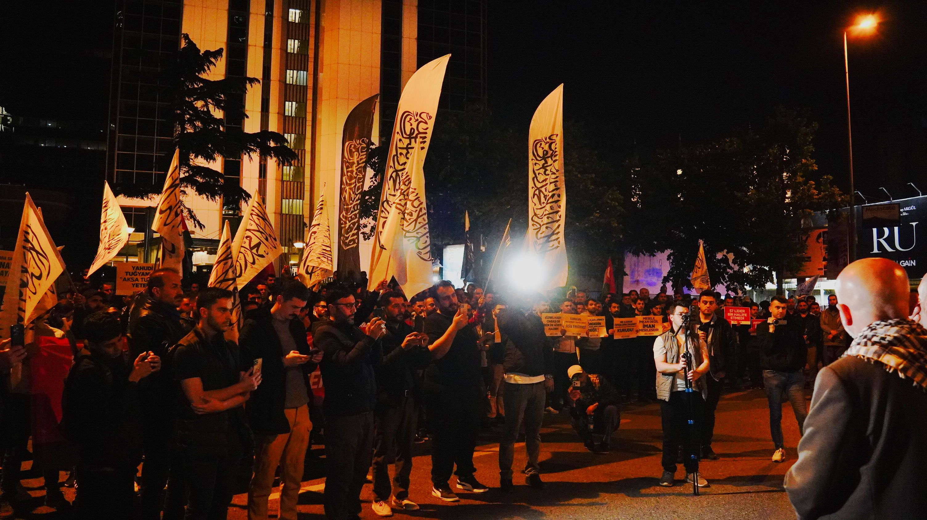 Köklü değişim refahta katliam var istanbul levent israil konsolosluğu protesto 3.jpg