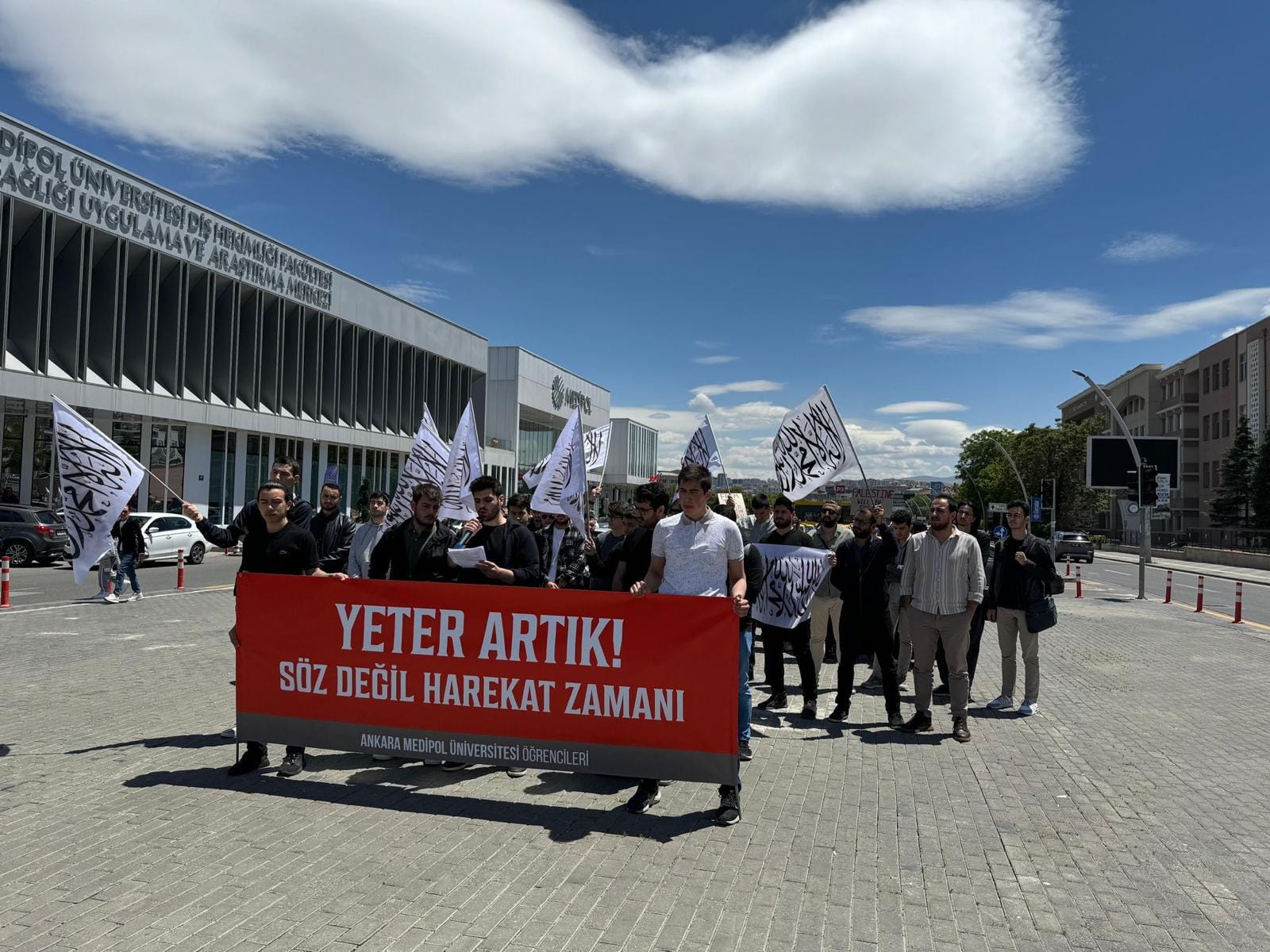 Medipol Üniversitesi öğrencilerinin düzenlemiş olduğu Gazze ile alakalı "Yeter Artık Söz Değil Harekât Zamanı" başlıklı basın açıklamasına katıldık