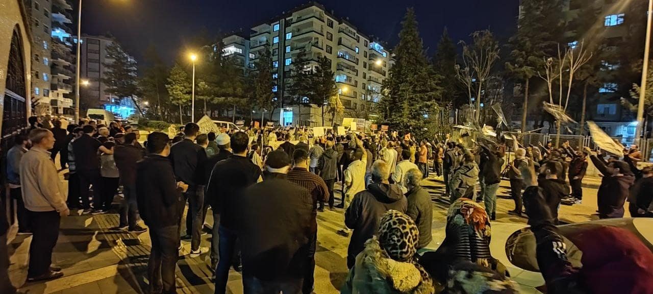 Diyarbakır olarak Kayapınar İsmail Hakkı Demirok Camii'nde teravih namazı sonrası Kunut Duası