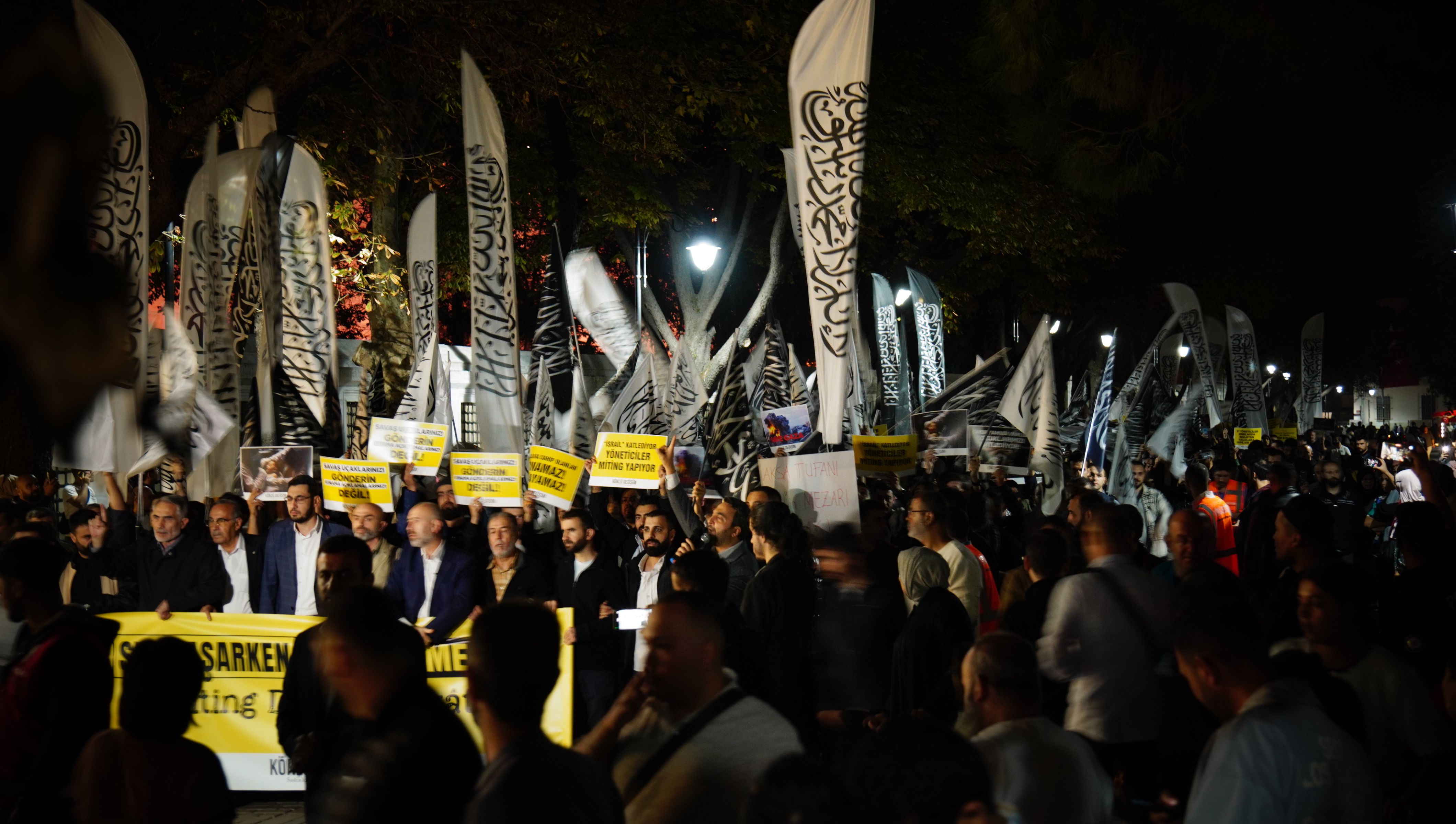 hizbut tahrir türkiye sultanahmet ayasofya miting değil harekat yürüyüş.JPG