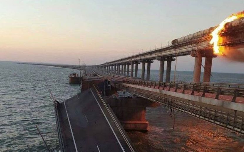 Rusya İle Kırım’ı Birbirine Bağlayan Köprüde Patlama