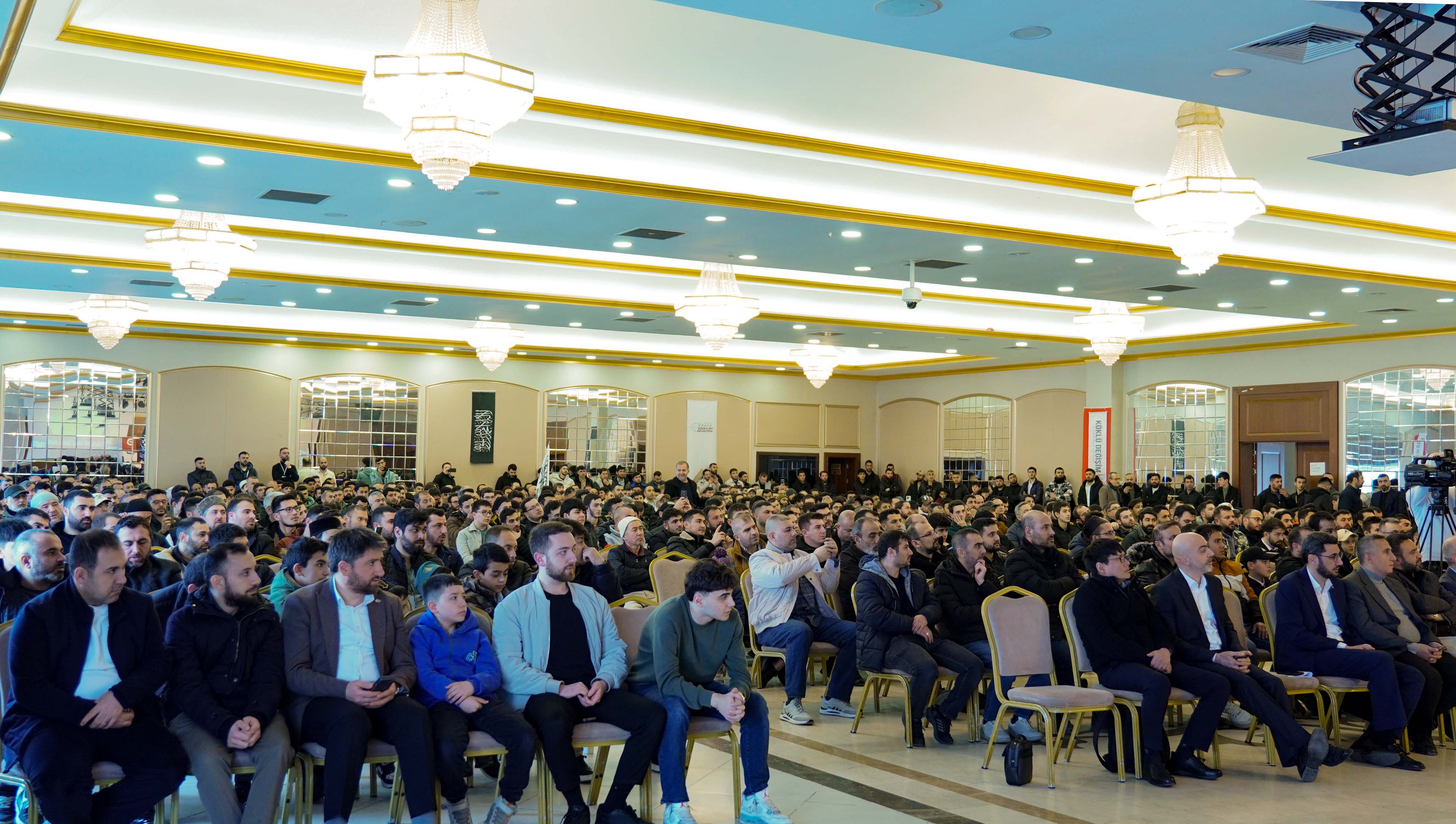 köklü değişim geleceği hilafet ile inşa etmek istanbul konferansı 5.jpg